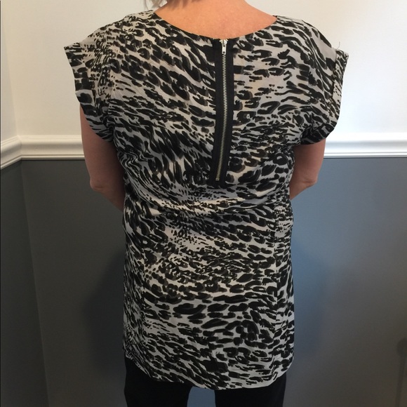 APT.9  size L sleeveless blouse very cool pattern! - Picture 2 of 5